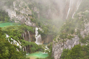 Waterfalls at Plitvice Lakes - image #457855 gratis