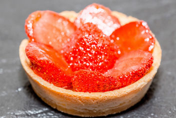 Delicious cake: strawberry tartlet - Free image #458385