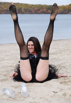 Alicia Dwyer flexibility in nylon stockings outdoors (4) - Kostenloses image #481535